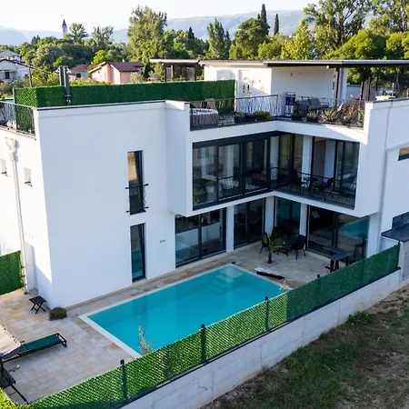 Villa Luxe Waters Retreat